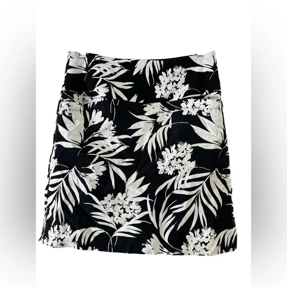 S.C & CO black and white floral athletic skirt with spandex - Picture 1 of 5